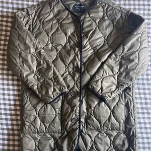 Everlane Women’s Olive Quilted Jacket